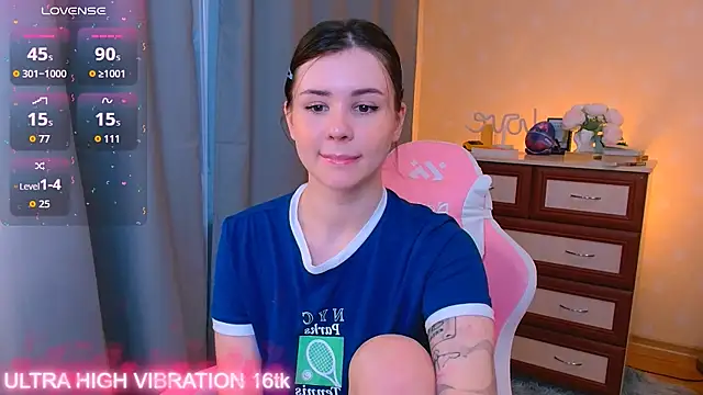 Snapshot of cutie_mili chatting on 10/08/25, 07:17 cutie mili online show from 10/08/25, 07:17