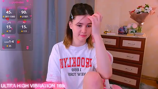 Snapshot of cutie_mili chatting on 10/10/25, 06:34 cutie mili online show from 10/10/25, 06:34