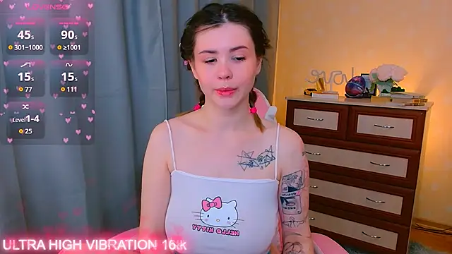 Snapshot of cutie_mili chatting on 10/16/25, 07:42 cutie mili online show from 10/16/25, 07:42