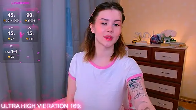 Snapshot of cutie_mili chatting on 10/18/25, 09:21 cutie mili online show from 10/18/25, 09:21