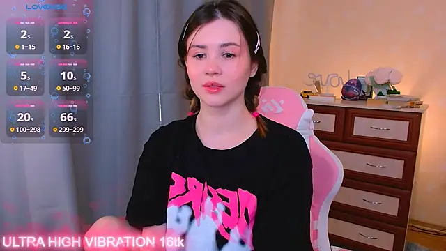 Snapshot of cutie_mili chatting on 10/19/25, 07:09 cutie mili online show from 10/19/25, 07:09