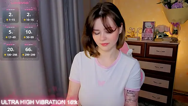 Snapshot of cutie_mili chatting on 10/22/25, 08:47 cutie mili online show from 10/22/25, 08:47