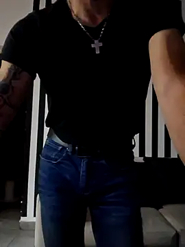 Snapshot of pretorianoo53 chatting on 10/19/25, 03:40 pretorianoo53 online show from 10/19/25, 03:40