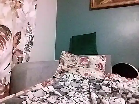 Snapshot of OwlosionyMisiek1991 chatting on 10/19/25, 04:35 OwlosionyMisiek1991 online show from 10/19/25, 04:35