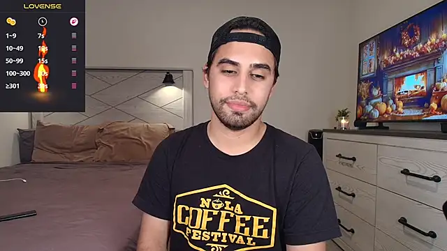 Snapshot of thonylewys chatting on 10/19/25, 12:44 thonylewys online show from 10/19/25, 12:44