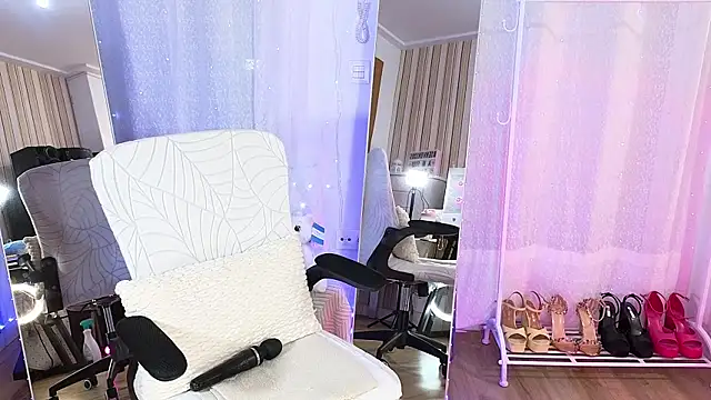 Tawny cox online show from 11/17/25, 10:54