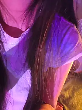 Snapshot of aloneathome chatting on 11/26/25, 07:20 aloneathome online show from 11/26/25, 07:20