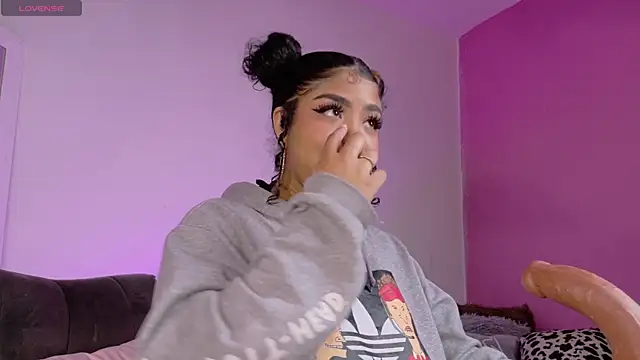 foxxy-lov3 online show from 02/12/26, 01:28