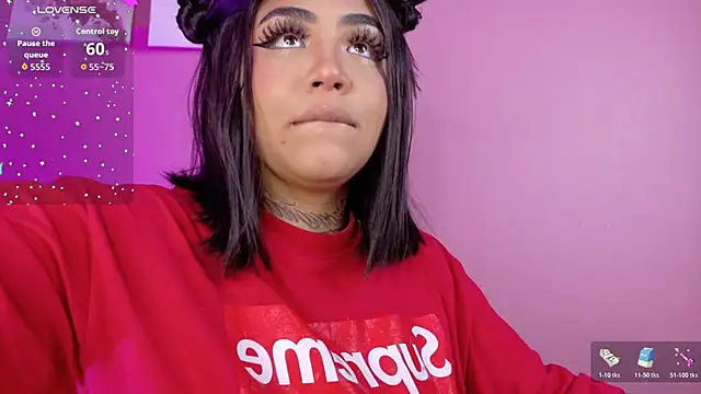 Snapshot of foxxy-lov3 chatting on 04/15/26, 02:13 foxxy-lov3 online show from 04/15/26, 02:13