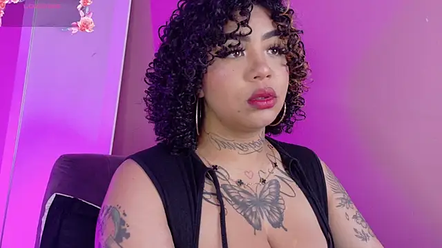 Snapshot of foxxy-lov3 chatting on 04/20/26, 02:20 foxxy-lov3 online show from 04/20/26, 02:20