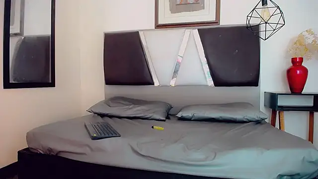 Snapshot of hilary_rodriguez chatting on 01/31/25, 10:31 hilary rodriguez online show from 01/31/25, 10:31