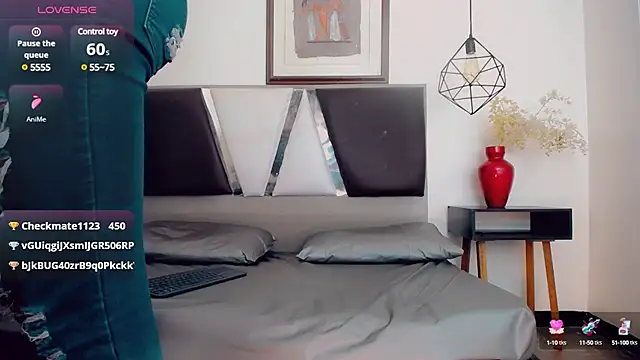 Snapshot of hilary_rodriguez chatting on 02/11/25, 01:41 hilary rodriguez online show from 02/11/25, 01:41