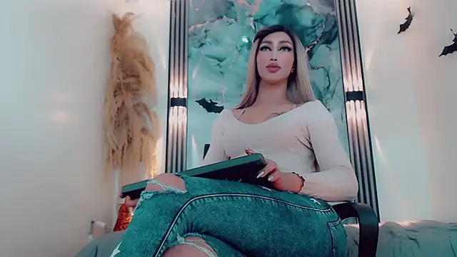 Snapshot of hilary_rodriguez chatting on 10/24/25, 07:21 hilary rodriguez online show from 10/24/25, 07:21