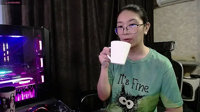 Snapshot of Brightssmiles chatting on 01/29/25, 06:22 Brightssmiles online show from 01/29/25, 06:22