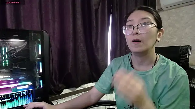 Snapshot of Brightssmiles chatting on 02/13/25, 10:02 Brightssmiles online show from 02/13/25, 10:02