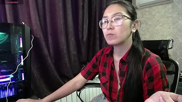 Snapshot of Brightssmiles chatting on 02/14/25, 09:56 Brightssmiles online show from 02/14/25, 09:56