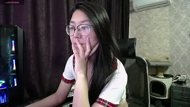 Snapshot of Brightssmiles chatting on 02/26/25, 06:37 Brightssmiles online show from 02/26/25, 06:37