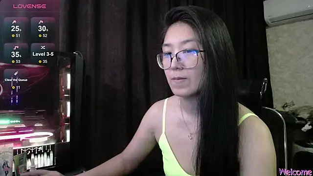 Snapshot of Brightssmiles chatting on 10/21/25, 06:25 Brightssmiles online show from 10/21/25, 06:25