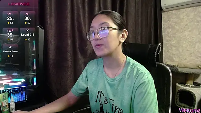 Snapshot of Brightssmiles chatting on 10/24/25, 07:27 Brightssmiles online show from 10/24/25, 07:27