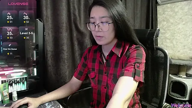 Snapshot of Brightssmiles chatting on 10/29/25, 07:10 Brightssmiles online show from 10/29/25, 07:10