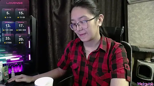 Snapshot of Brightssmiles chatting on 10/30/25, 07:10 Brightssmiles online show from 10/30/25, 07:10