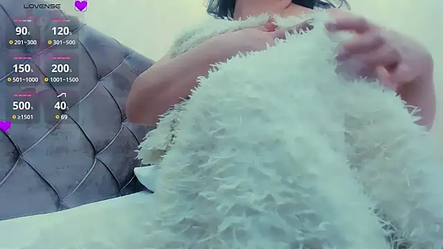 Snapshot of HinaJeen chatting on 12/19/24, 07:07 HinaJeen online show from 12/19/24, 07:07