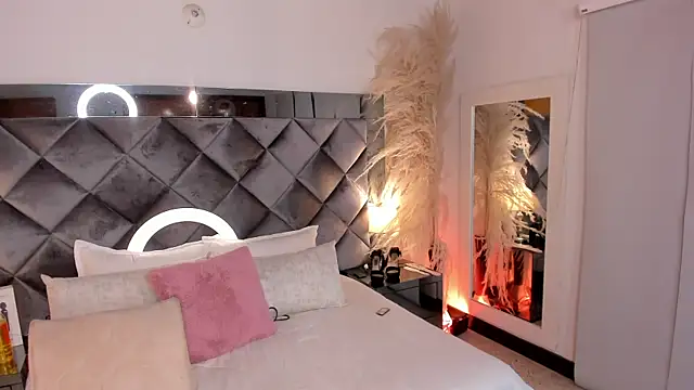 sofhiaa adaams online show from 11/07/25, 10:43