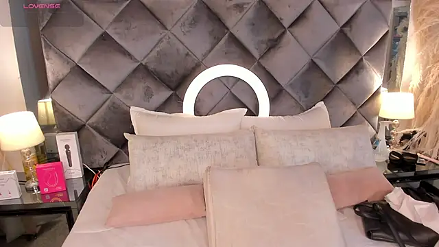 sofhiaa adaams online show from 11/20/25, 10:31