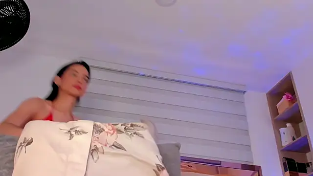 Snapshot of violetta-brown1 chatting on 12/10/24, 02:05 violetta-brown1 online show from 12/10/24, 02:05