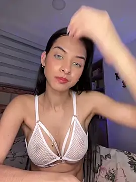 Snapshot of violetta-brown1 chatting on 12/15/24, 05:34 violetta-brown1 online show from 12/15/24, 05:34