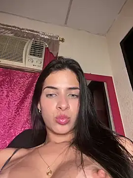 Snapshot of violetta-brown1 chatting on 09/15/25, 03:50 violetta-brown1 online show from 09/15/25, 03:50