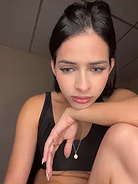 Snapshot of violetta-brown1 chatting on 04/11/26, 12:37 violetta-brown1 online show from 04/11/26, 12:37