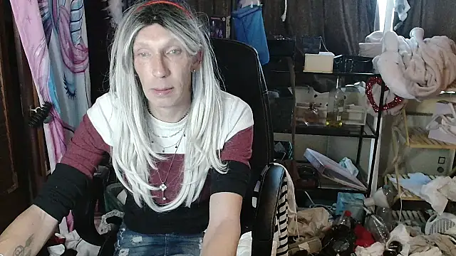 Ombeline1 online show from 10/05/25, 04:16