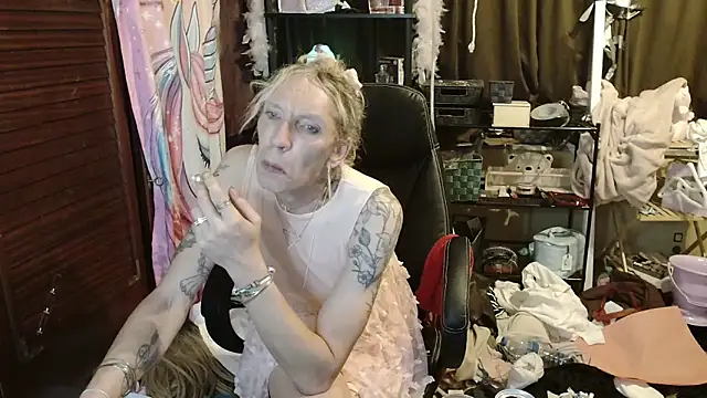 Ombeline1 online show from 11/04/25, 02:54