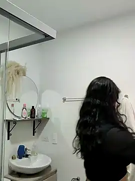 Lia Hurley online show from 12/14/24, 05:14