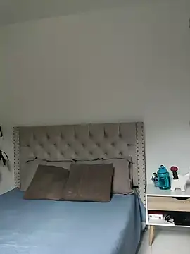 Lia Hurley online show from 01/28/25, 01:16