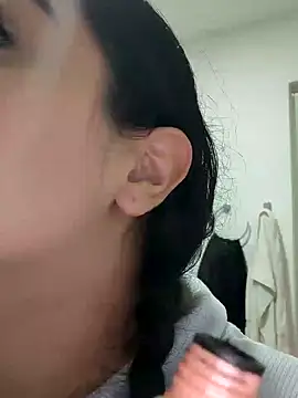 Lia Hurley online show from 02/11/25, 02:35