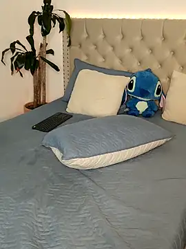 Lia Hurley online show from 03/22/25, 11:42