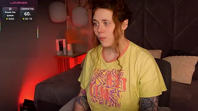 Snapshot of SophiePure chatting on 03/08/26, 08:23 SophiePure online show from 03/08/26, 08:23