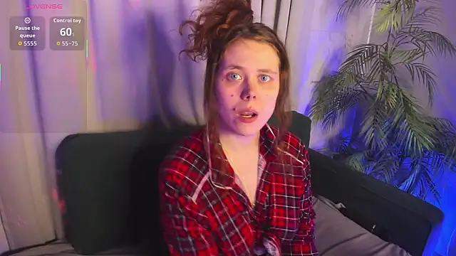 Snapshot of SophiePure chatting on 03/13/26, 07:53 SophiePure online show from 03/13/26, 07:53