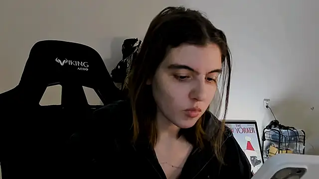 Snapshot of emmamurrr chatting on 12/20/24, 07:28 emmamurrr online show from 12/20/24, 07:28