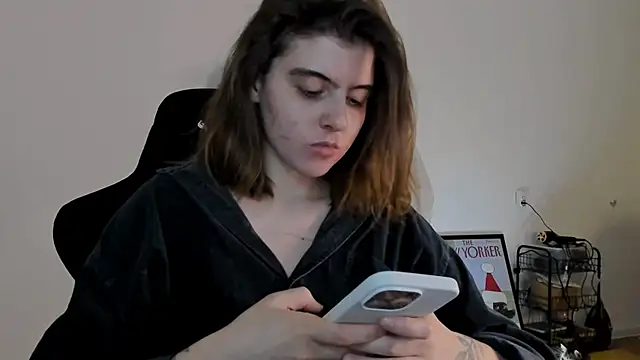 Snapshot of emmamurrr chatting on 12/21/24, 08:32 emmamurrr online show from 12/21/24, 08:32