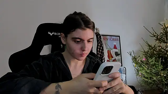 Snapshot of emmamurrr chatting on 12/26/24, 08:21 emmamurrr online show from 12/26/24, 08:21