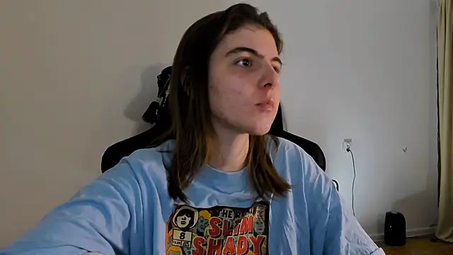 Snapshot of emmamurrr chatting on 03/04/25, 07:43 emmamurrr online show from 03/04/25, 07:43