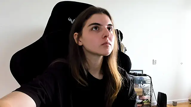 Snapshot of emmamurrr chatting on 09/13/25, 09:53 emmamurrr online show from 09/13/25, 09:53