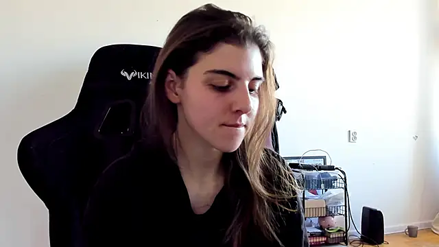 Snapshot of emmamurrr chatting on 10/07/25, 11:29 emmamurrr online show from 10/07/25, 11:29