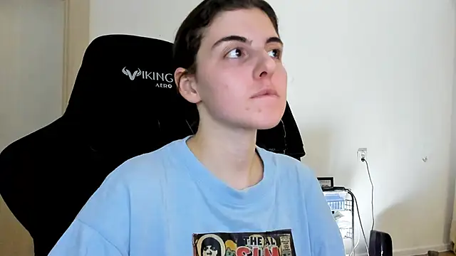 Snapshot of emmamurrr chatting on 11/11/25, 04:07 emmamurrr online show from 11/11/25, 04:07