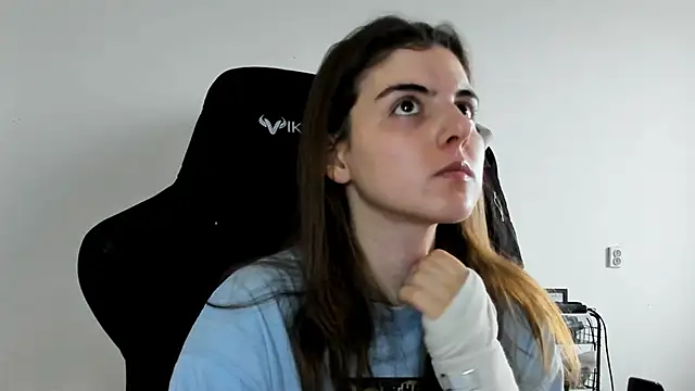 Snapshot of emmamurrr chatting on 12/03/25, 10:46 emmamurrr online show from 12/03/25, 10:46