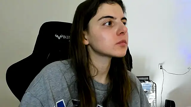 Snapshot of emmamurrr chatting on 12/13/25, 08:14 emmamurrr online show from 12/13/25, 08:14