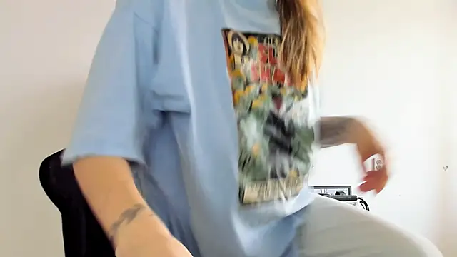 Snapshot of emmamurrr chatting on 12/14/25, 10:31 emmamurrr online show from 12/14/25, 10:31